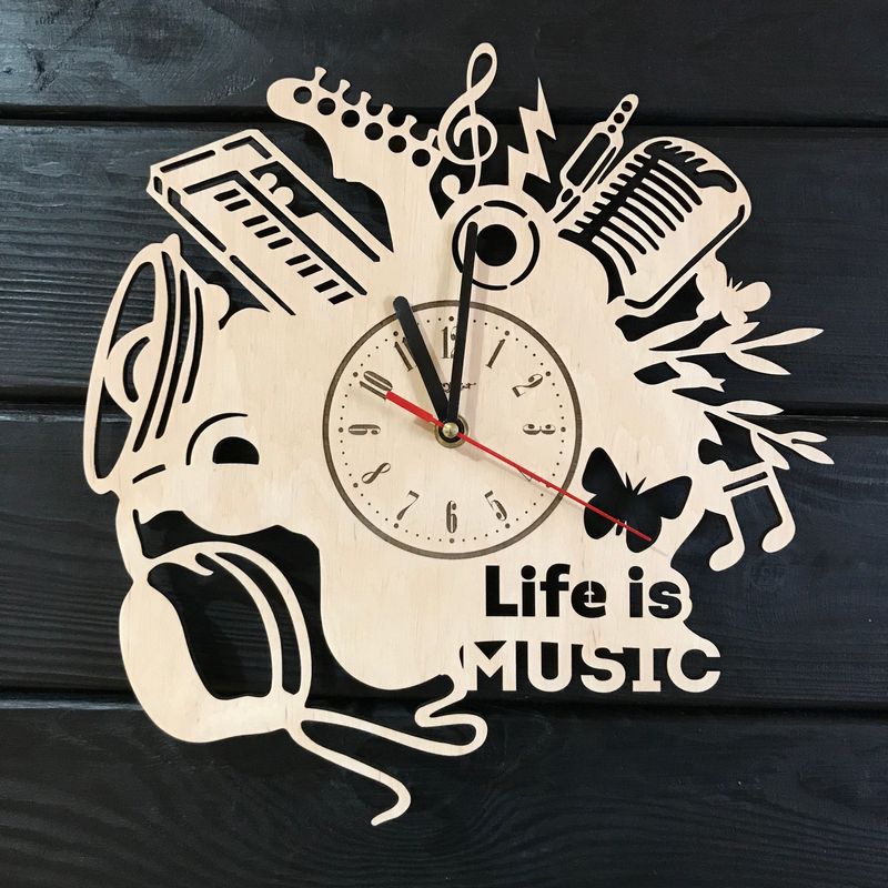 Оригинальные часы ручной работы из дерева "Музыка"