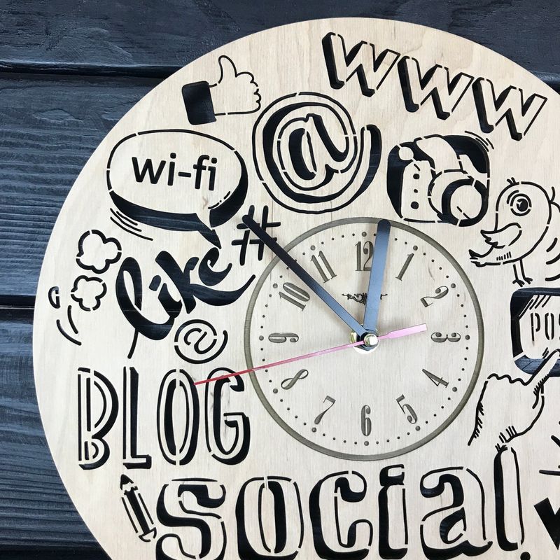Дизайнерський настінний годинник з дерева «Блогерство»