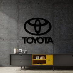 Настінне декоративне панно з дерева в формі логотипу Toyota