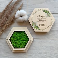 Весільна коробочка для обручок з салатовим мохом та оливковим принтом