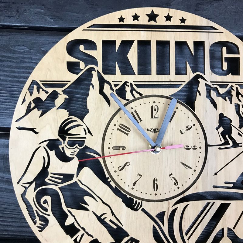 Бесшумные настенные часы из дерева «Лыжный спорт»