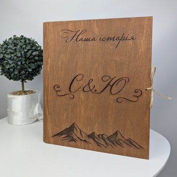 Альбом для фото в деревянной обложке с именной гравировкой, семейная книга - подарок на деревянную годовщину свадьбы