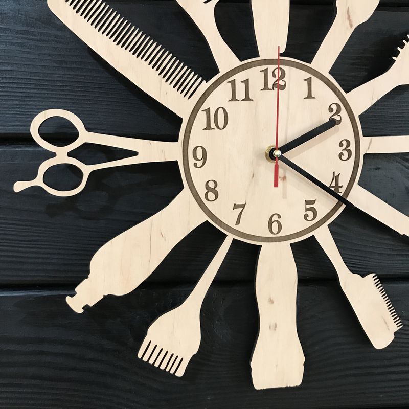 Настінний годинник в перукарню