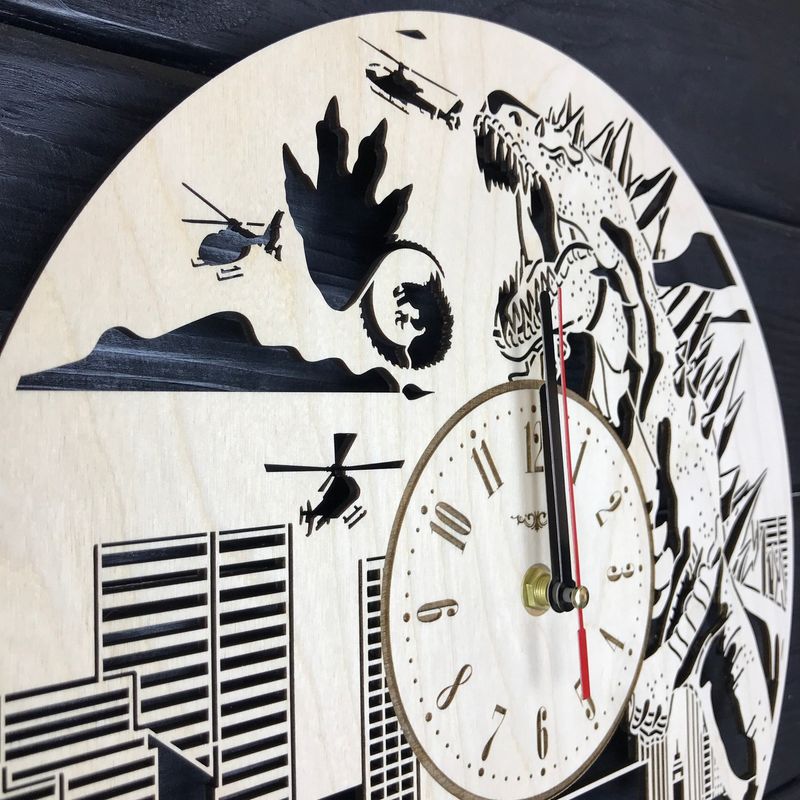 Настенные деревянные часы «Годзилла»