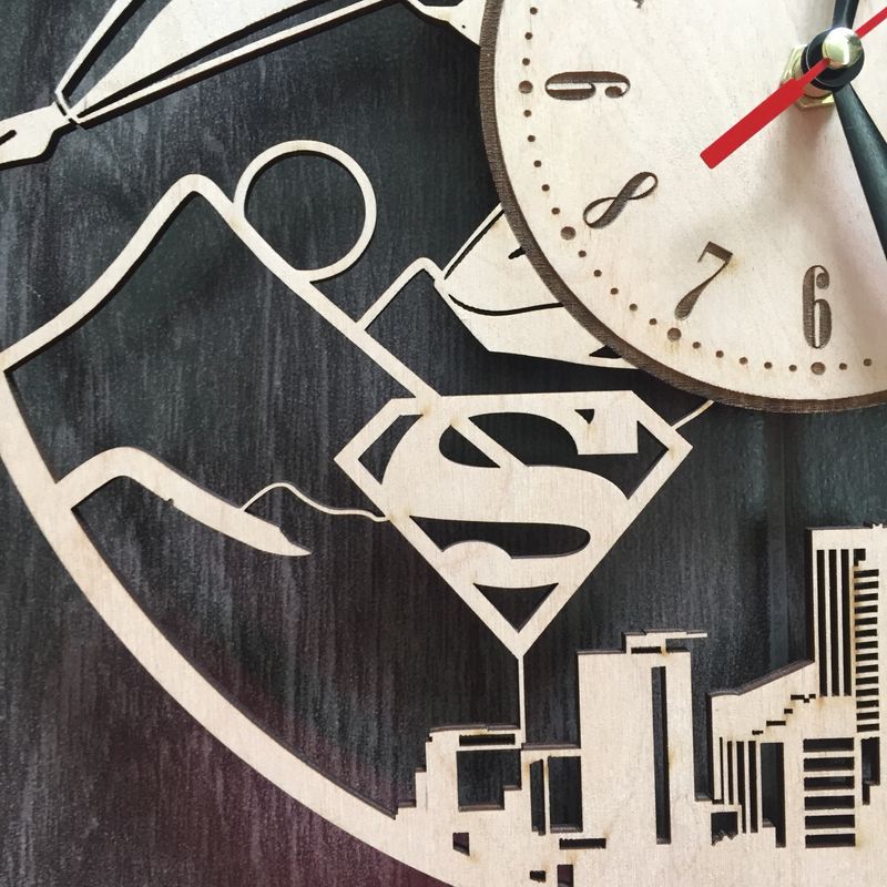 Дерев`яний годинник на стіну «Супермен»