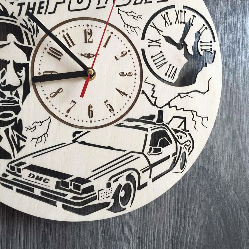 Дизайнерские деревянные часы на стену «Назад в будущее»