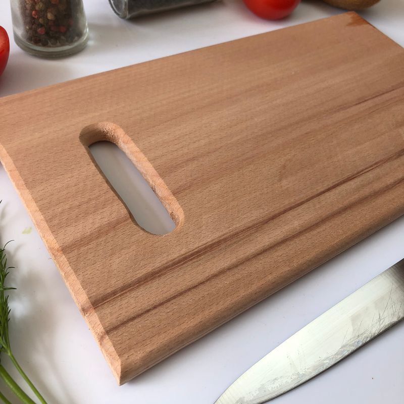 Кухонная доска из дерева для нарезания