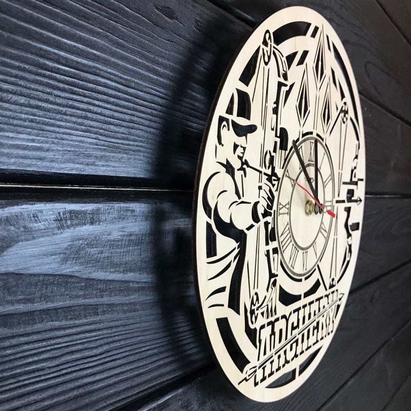 Настінний дерев`яний годинник «Стрільба з лука»
