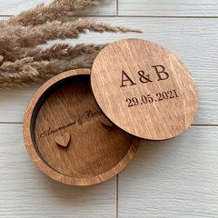 Весільна дерев'яна коробочка для кілець з гравіюванням на замовлення