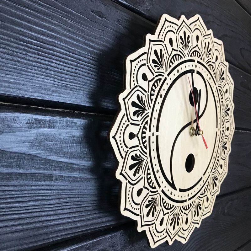 Необычные деревянные часы на стену «Инь Ян»