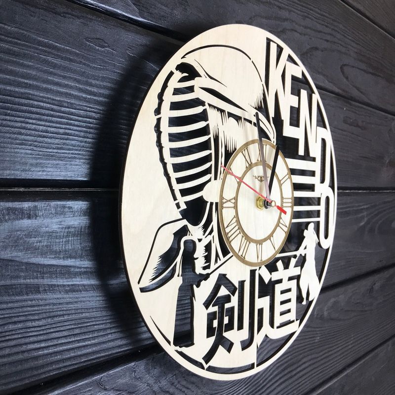 Тематические деревянные часы на стену «Кэндо»