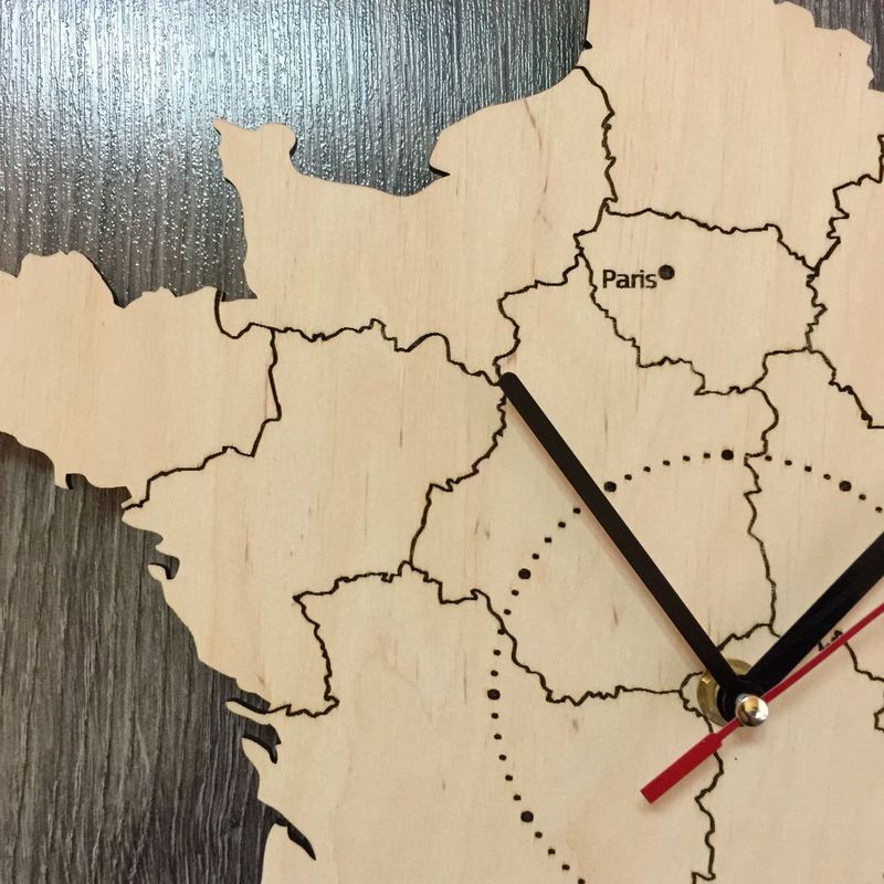 Декоративний годинник-карта з дерева "Франція"
