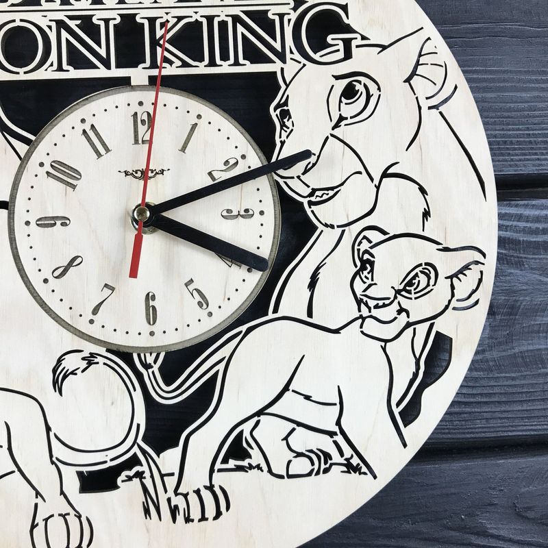 Очаровательные бесшумные детские настенные часы «Король Лев»