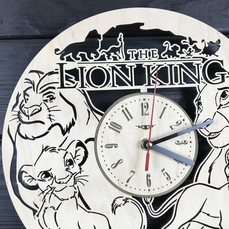 Очаровательные бесшумные детские настенные часы «Король Лев»