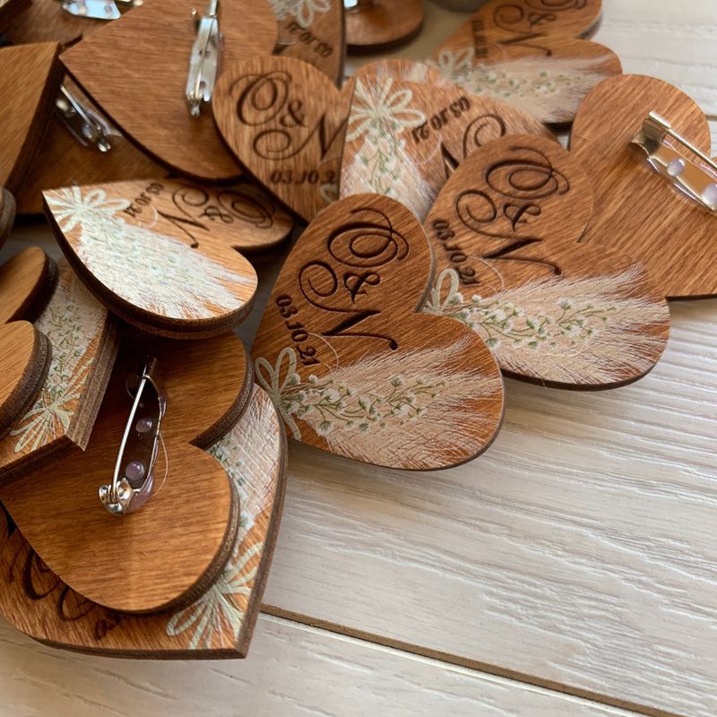 Дерев'яні весільні бутоньєрки з індивідуальним дизайном
