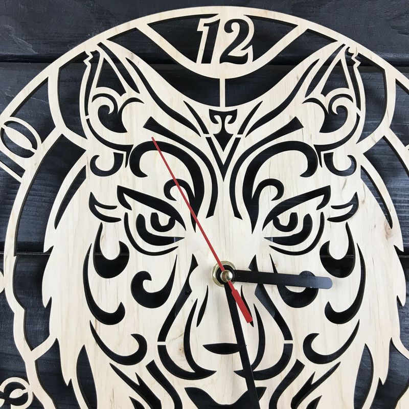 Дизайнерський годинник настінний з дерева «Вовк»