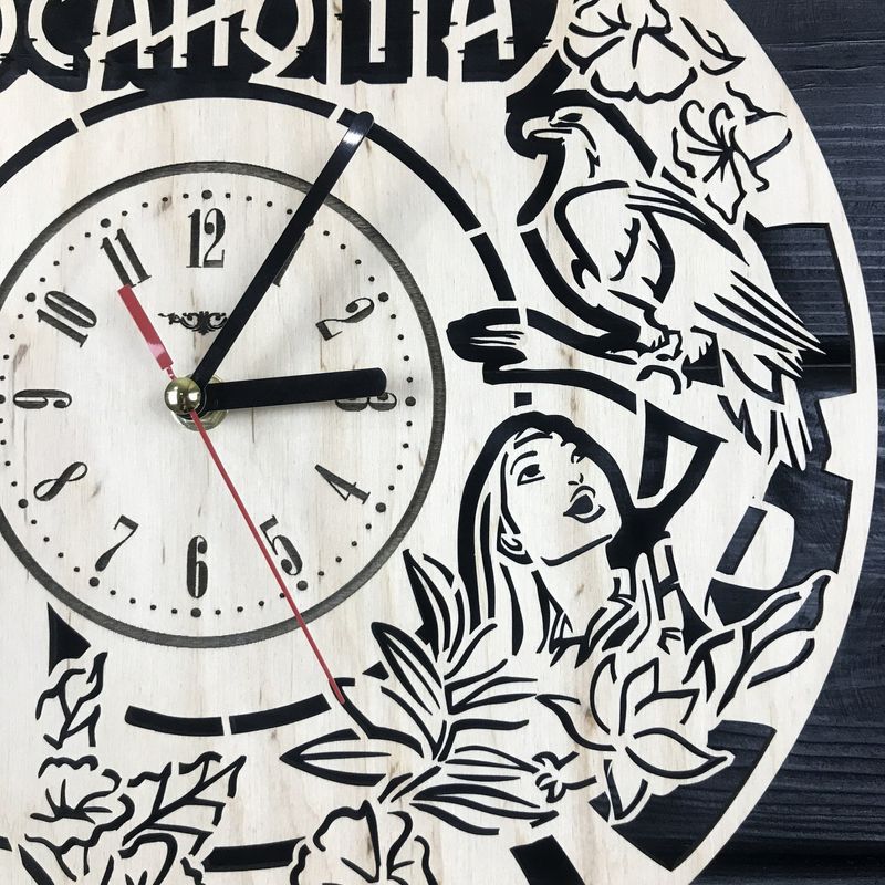 Дизайнерський дитячий настінний годинник «Покахонтас»