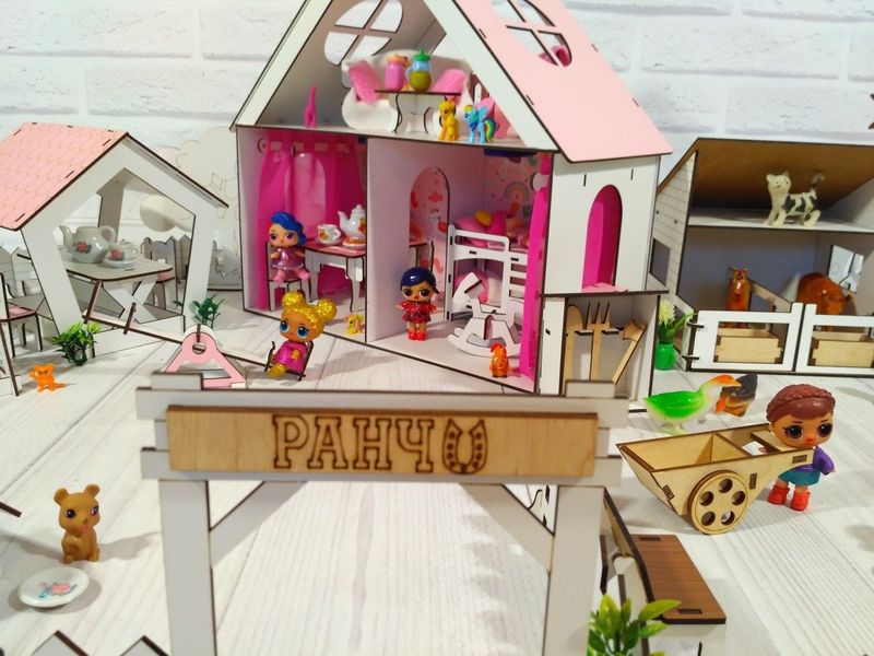 Дерев'яний будиночок для ляльок LOL з двориком і фермою