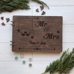 Дерев`яний весільний альбом для фотографій та побажань