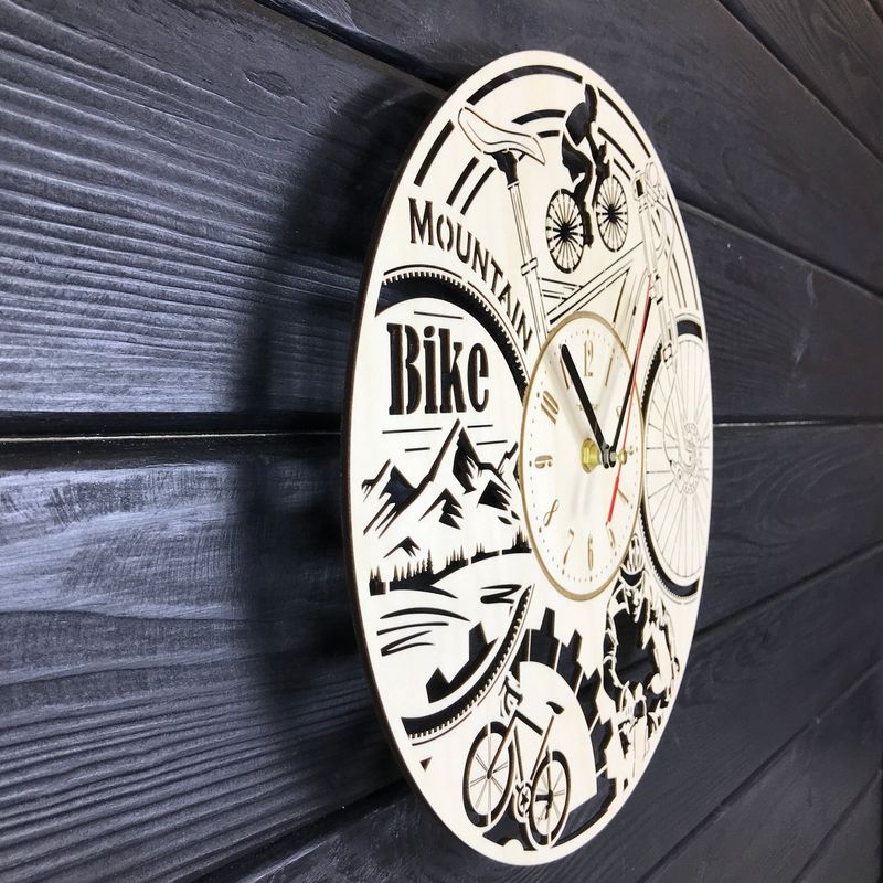 Круглые часы из дерева на стену "Велосипед"