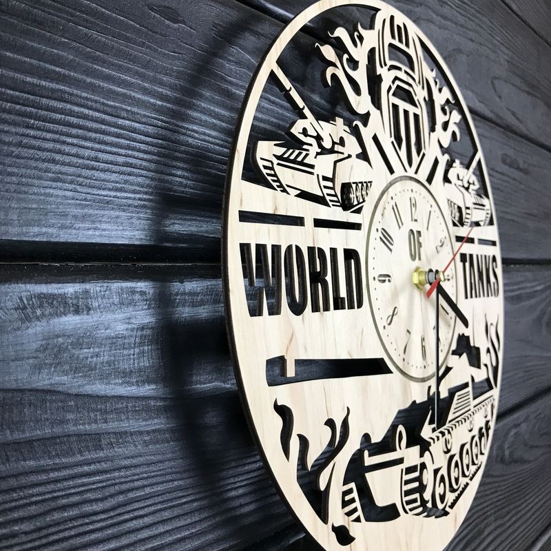 Концептуальний настінний годинник з дерева «World of Tanks»