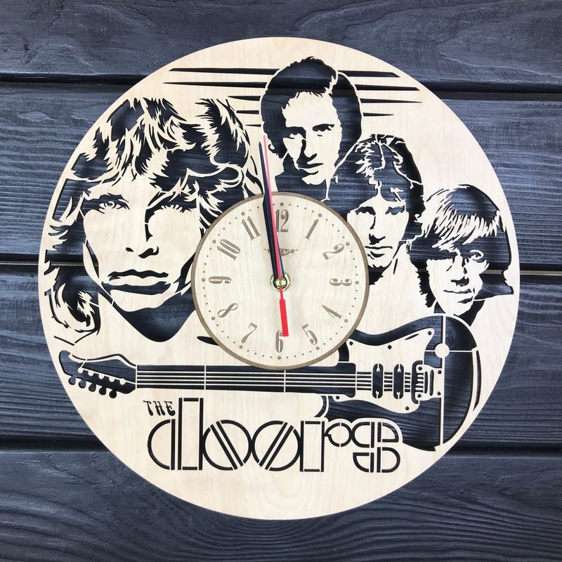 Безшумний настінний годинник з дерева "The Doors"