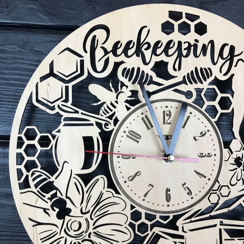 Дизайнерские деревянные часы «Пчеловодство»
