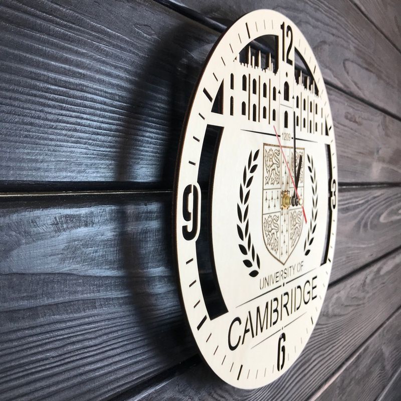 Оригінальний настінний годинник з дерева «Кембридж»