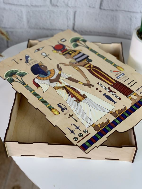 Дерев'яна коробка в єгипетському стилі на подарунок