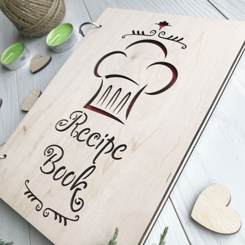 Дерев'яна книга для запису кулінарних рецептів