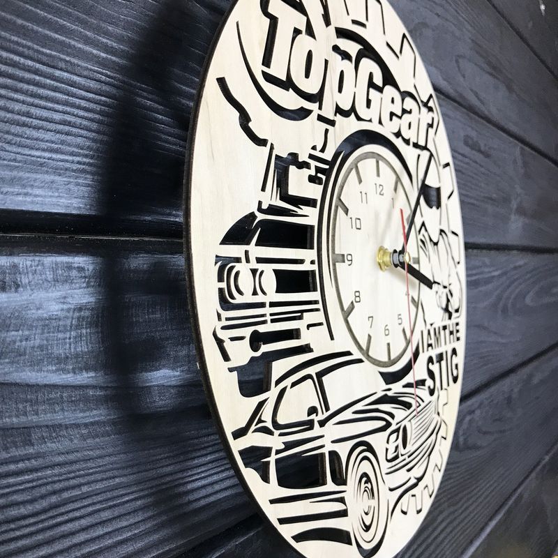 Концептуальные настенные часы из дерева «Top Gear»