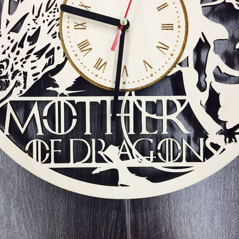 Оригінальний настінний годинник «Mother of Dragons»