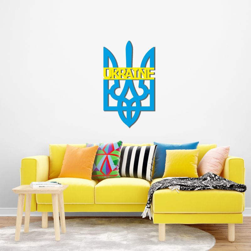 Герб України з дерева на стіну в жовто-блакитному кольорі