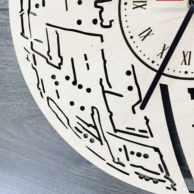 Настінний годинник ручної роботи з дерева «Зірка смерті»