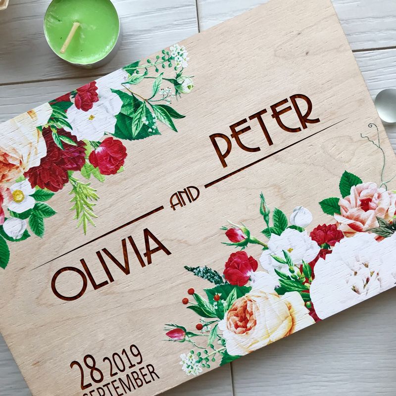 Свадебный альбом в деревянной обложке с цветной печатью