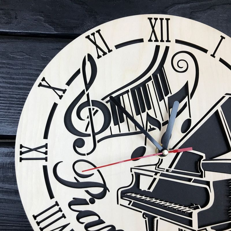 Декоративний дерев'яний годинник на стіну «Рояль»