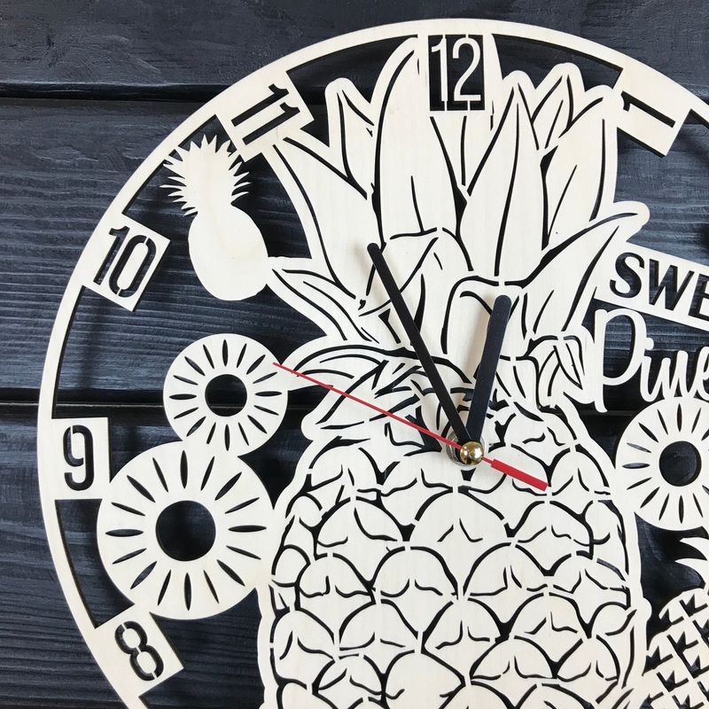 Дерев`яний настінний годинник ручної роботи «Ананас»