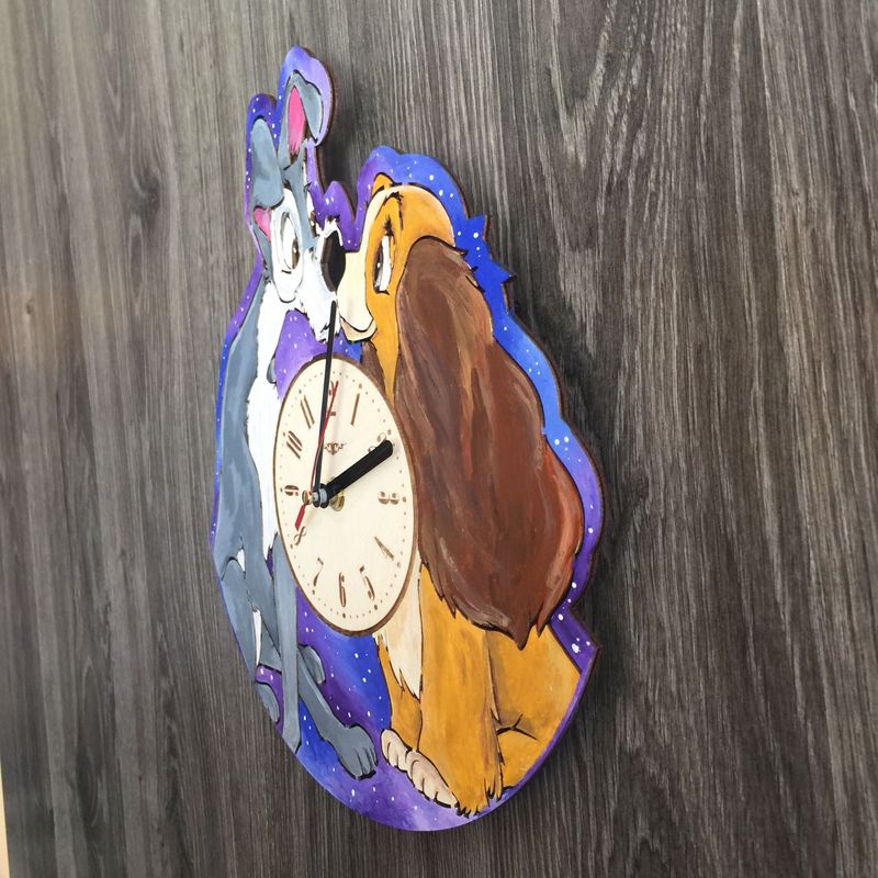 Кольоровий дитячий дерев'яний годинник настінний "Леді та Блудько"