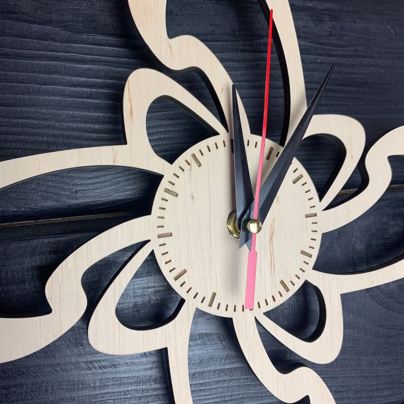 Часы настенные «Цветок» из дерева