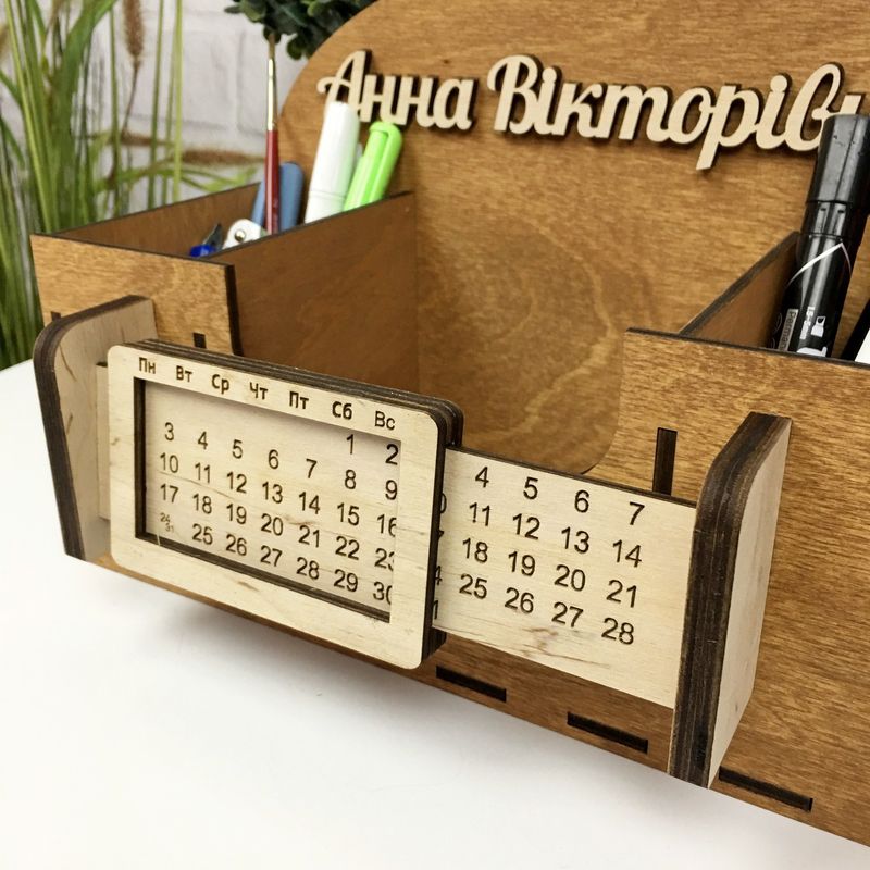 Дерев`яний іменний органайзер для вчителя з вічним календарем