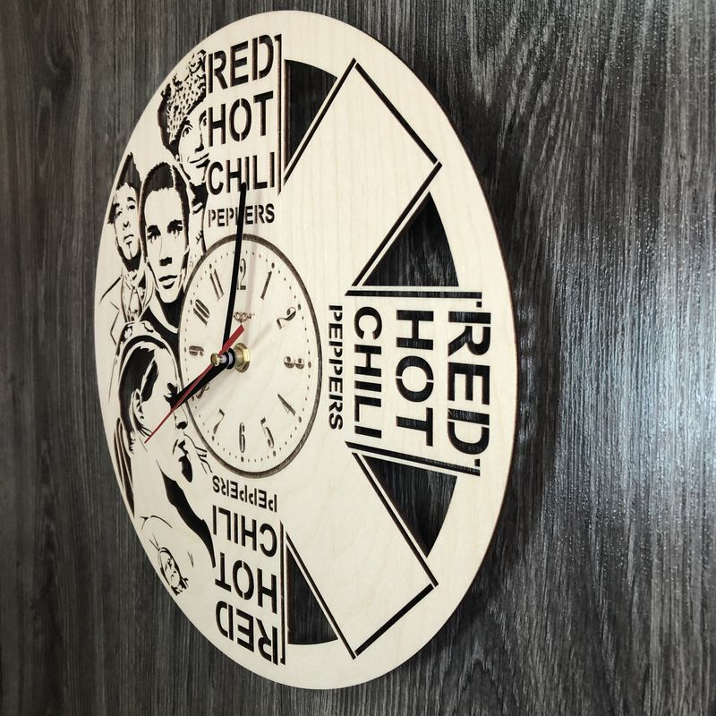 Концептуальные настенные часы в интерьер "Red Hot Chilli Peppers"