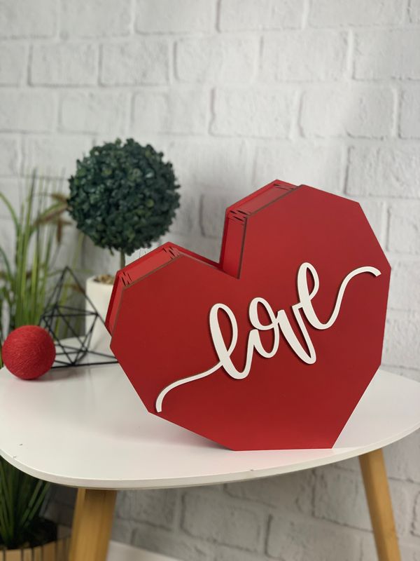 Яркая деревянная коробка в форме сердца с индивидуальной надписью на заказ