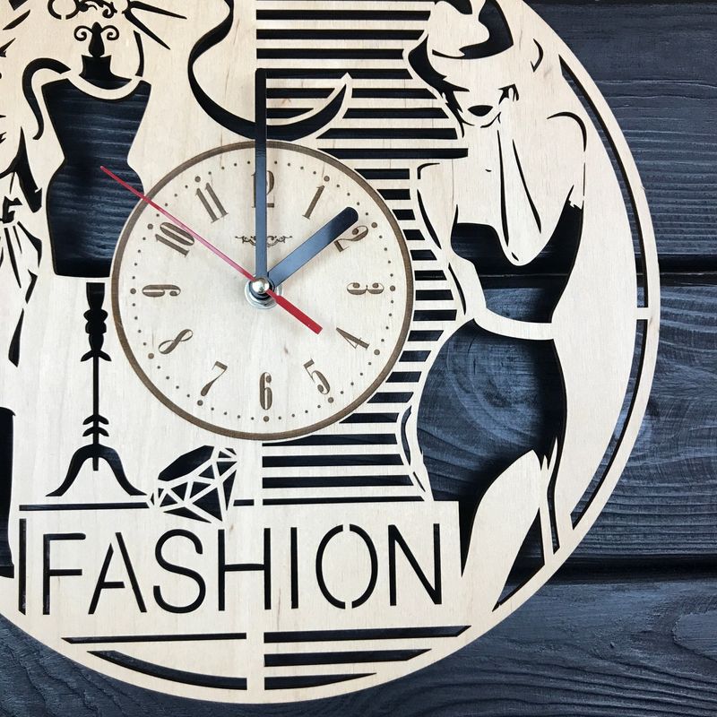 Интерьерные деревянные часы на стену «Мода и стиль»