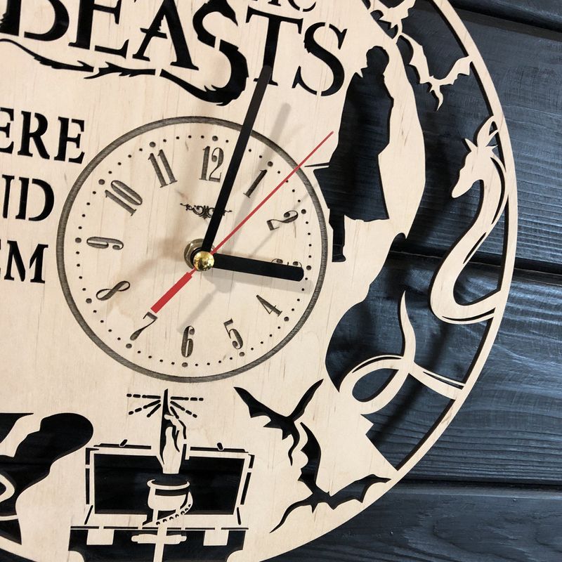 Концептуальний настінний годинник з дерева «Фантастичні тварини»