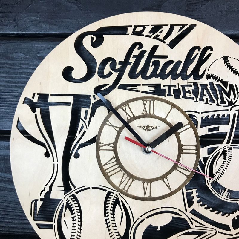 Інтер`єрний настінний годинник з дерева «Софтбол»