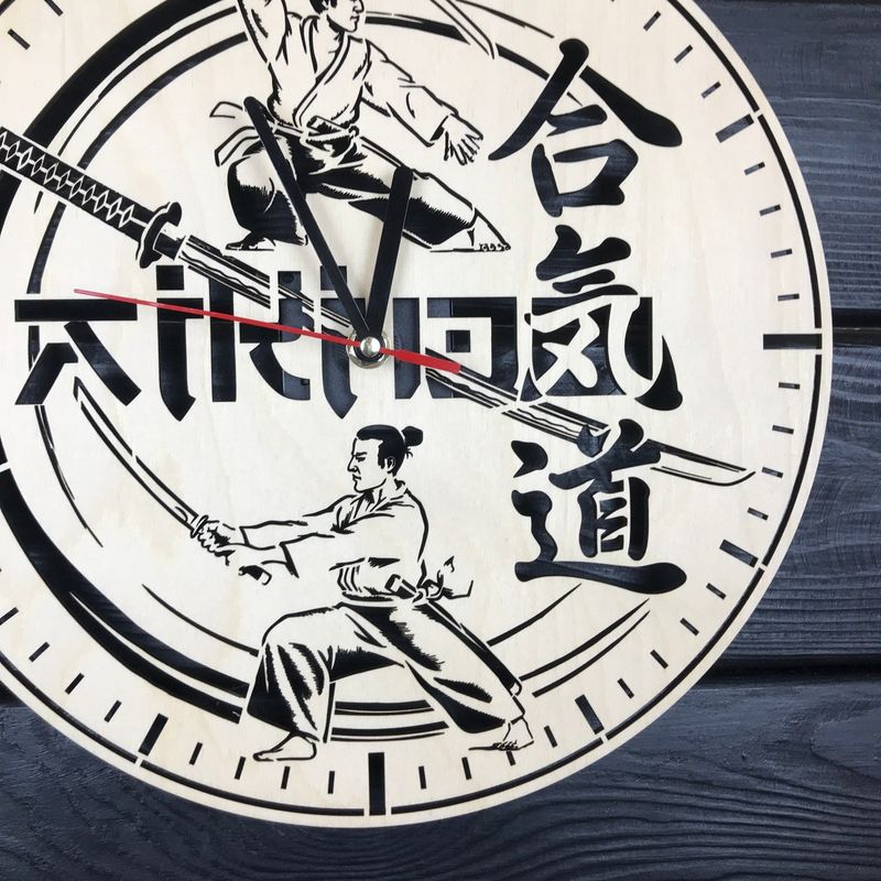 Оригинальные настенные часы из дерева «Айкидо»