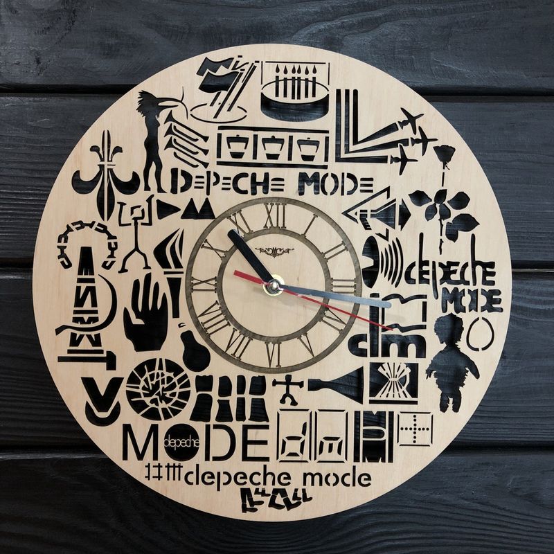 Оригинальные настенные часы из дерева «Depeche Mode»