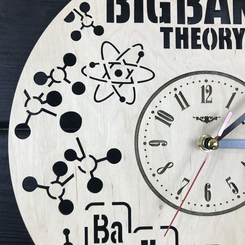Тематические интерьерные настенные часы «Теория большого взрыва»