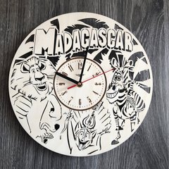 Безшумний настінний годинник з дерева в дитячу кімнату "Мадагаскар"