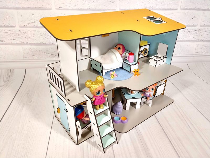 Двухэтажный пляжный домик для кукол с мебелью и текстилем